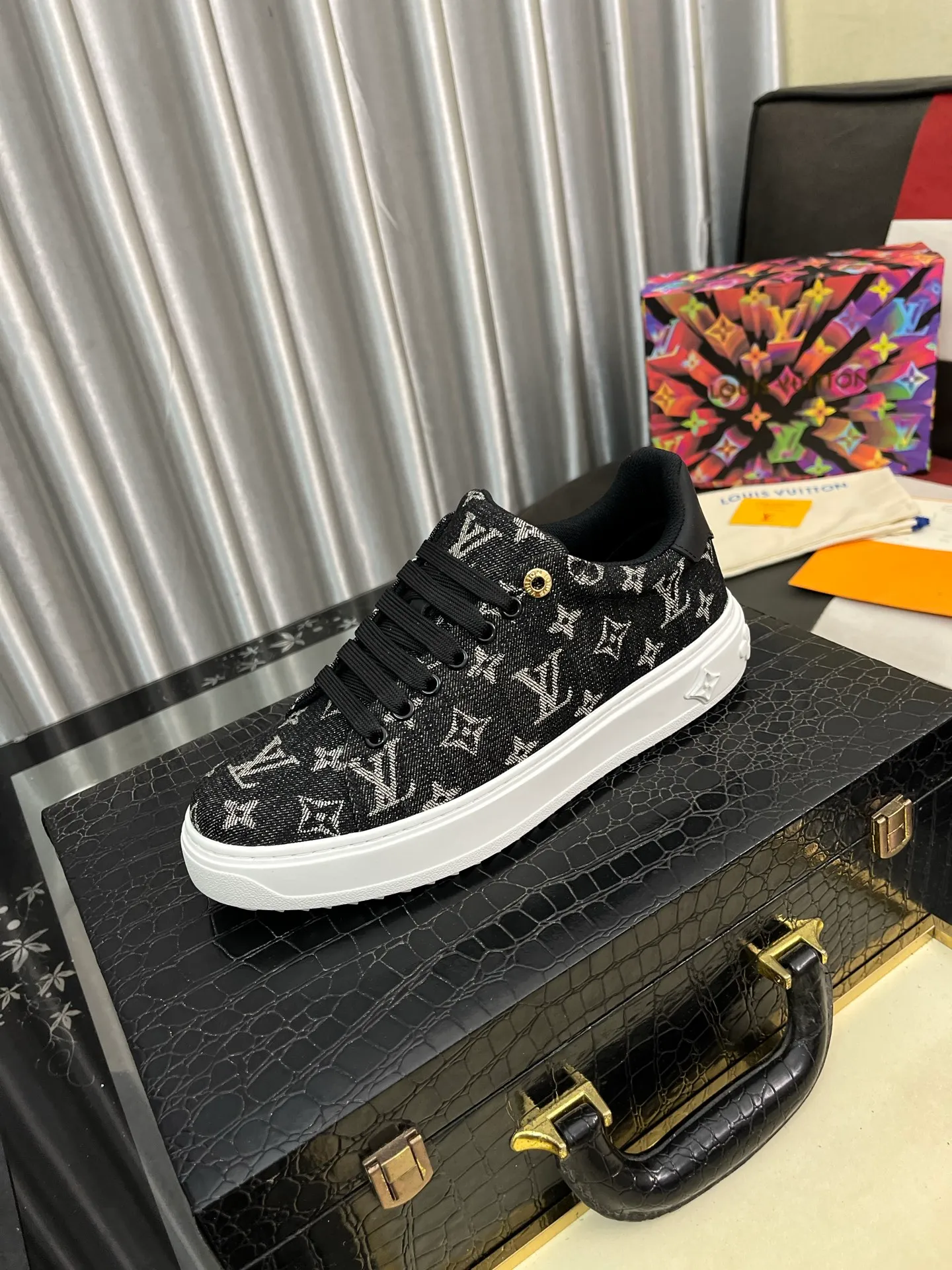 Men's shoes 💰540⌚️⌚️[Louis Vuitton LV] Dad shoes are popular casual sports shoes with outsole, breathable and comfortable, easy to walk, trendy men's versatile fly woven epoxy matching ➕leather lining➕Gucci's popular original outsole, sports and running style, super comfortable. Size 38-445️⃣Colors available